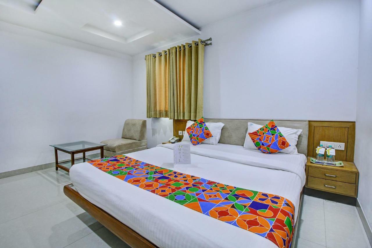 Fabhotel Syberitic Suites Gachibowli - Fully Vaccinated Staff Kondapur (Telangana) Exterior foto