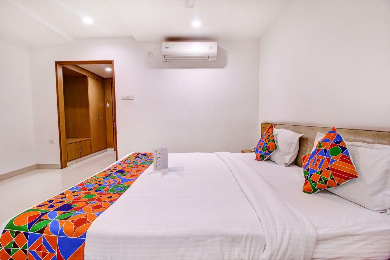 Fabhotel Syberitic Suites Gachibowli - Fully Vaccinated Staff Kondapur (Telangana) Exterior foto