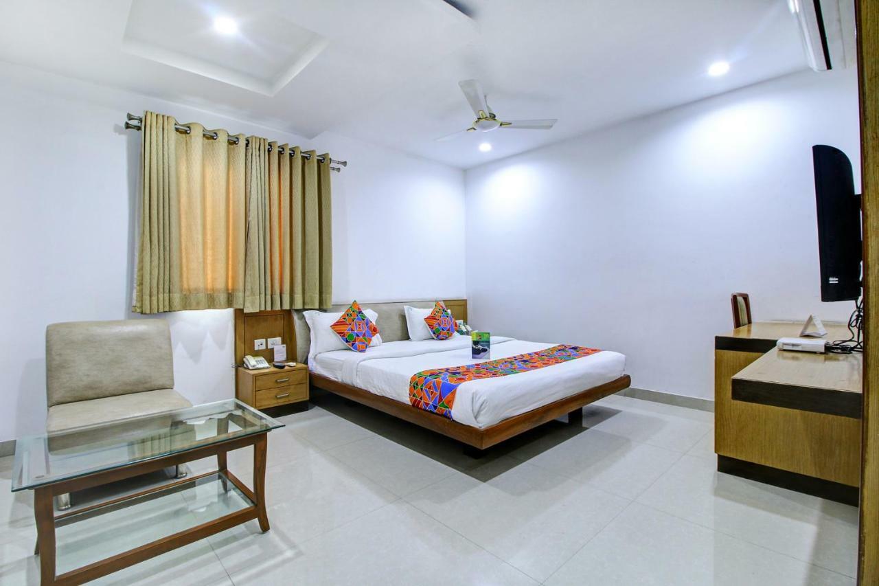 Fabhotel Syberitic Suites Gachibowli - Fully Vaccinated Staff Kondapur (Telangana) Exterior foto