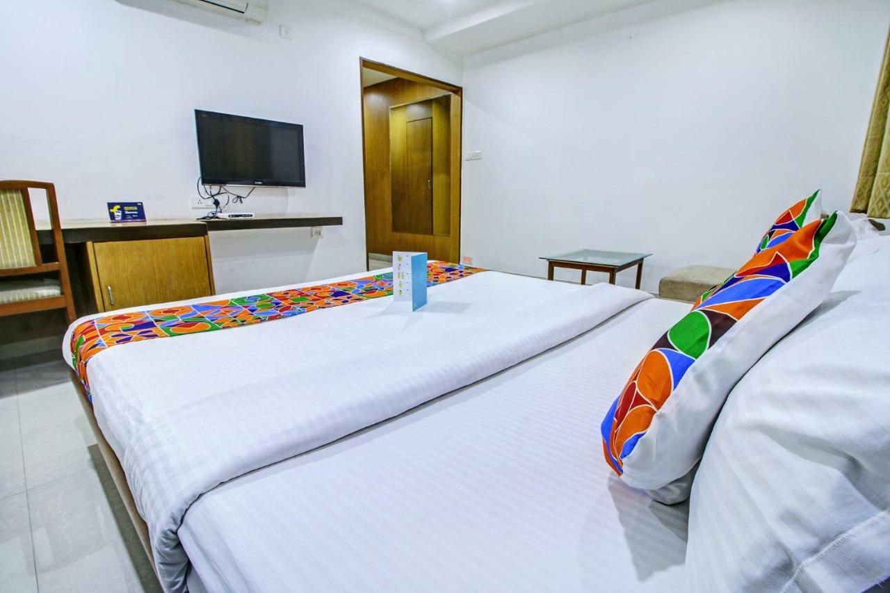 Fabhotel Syberitic Suites Gachibowli - Fully Vaccinated Staff Kondapur (Telangana) Exterior foto