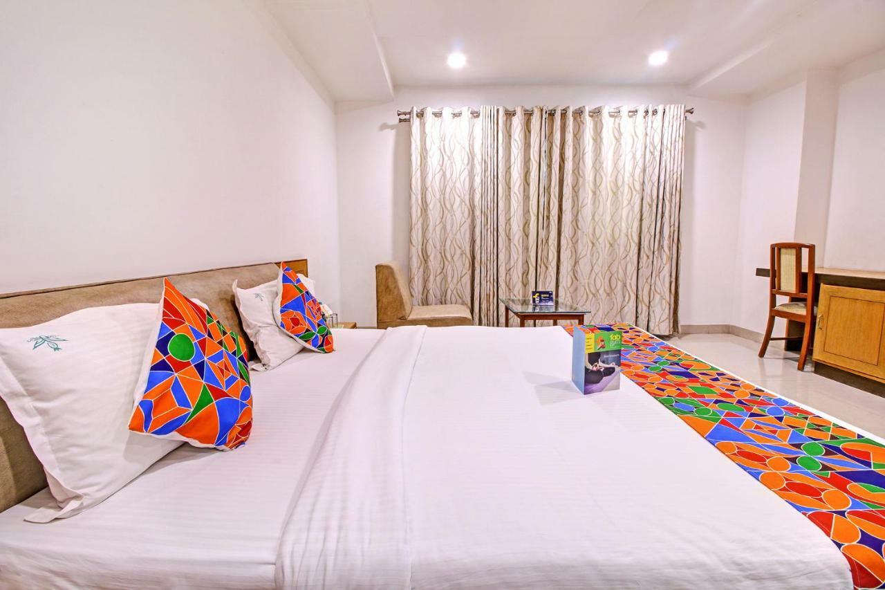 Fabhotel Syberitic Suites Gachibowli - Fully Vaccinated Staff Kondapur (Telangana) Exterior foto